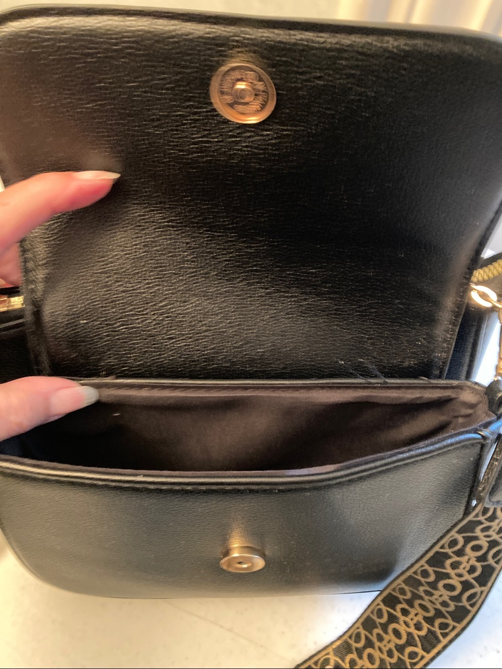 Designer Inspired 2-1 Black Crossbody with Gold Chain and Patterned Strap - Picture 4 of 8
